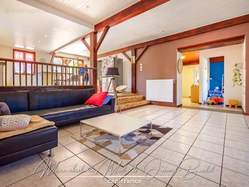 Maison à PONT-DE-VAUX