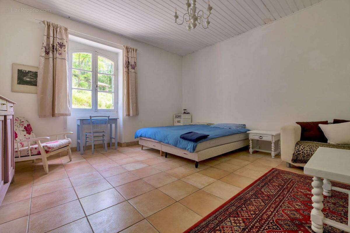 Maison à LE BUISSON-DE-CADOUIN