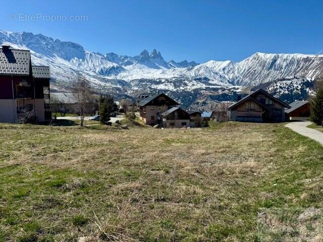 Terrain à ALBIEZ-MONTROND
