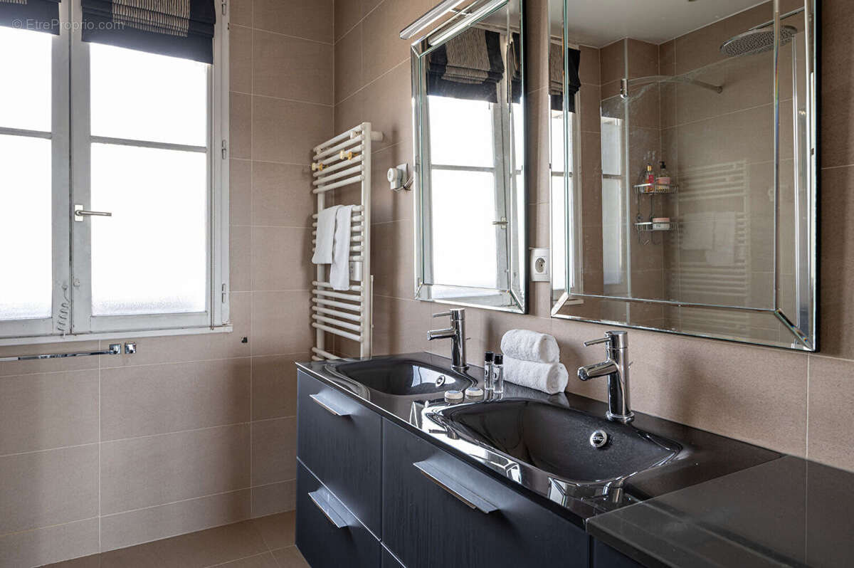 Appartement à PARIS-12E