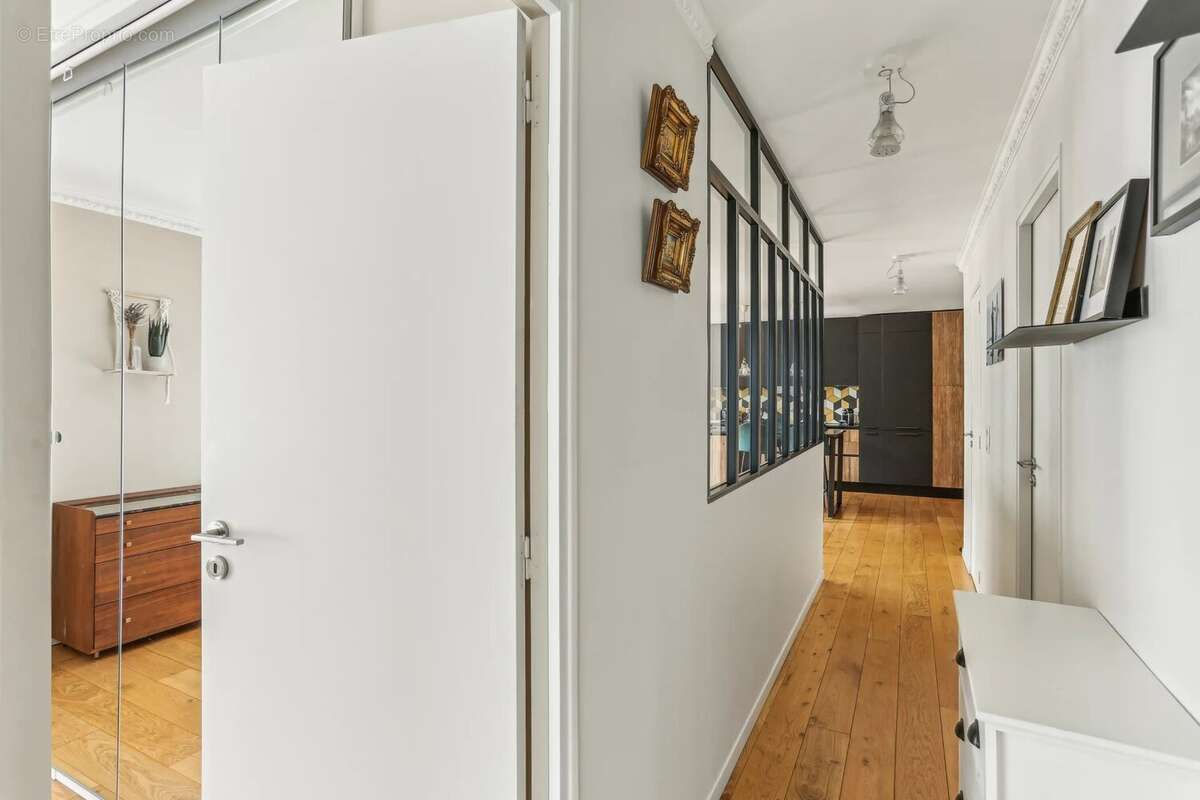 Appartement à PARIS-16E