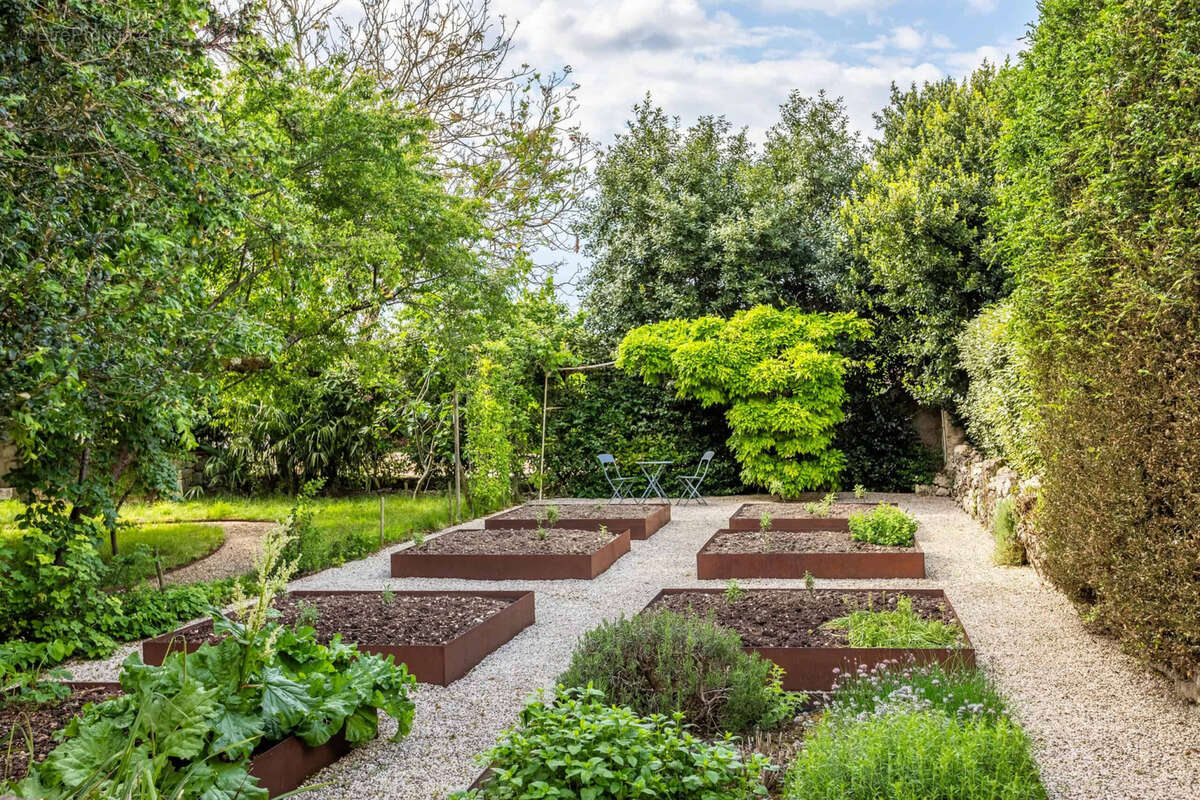 Maison de village avec jardin et garage - photo 3