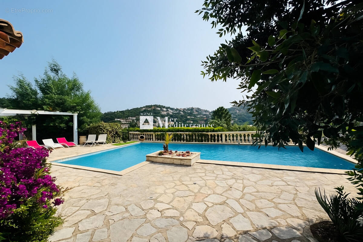 Maison à ROQUEBRUNE-SUR-ARGENS