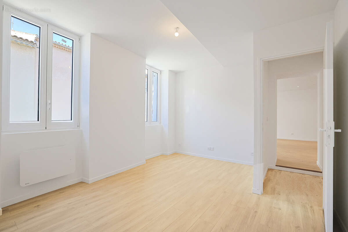 Appartement à SOLLIES-PONT