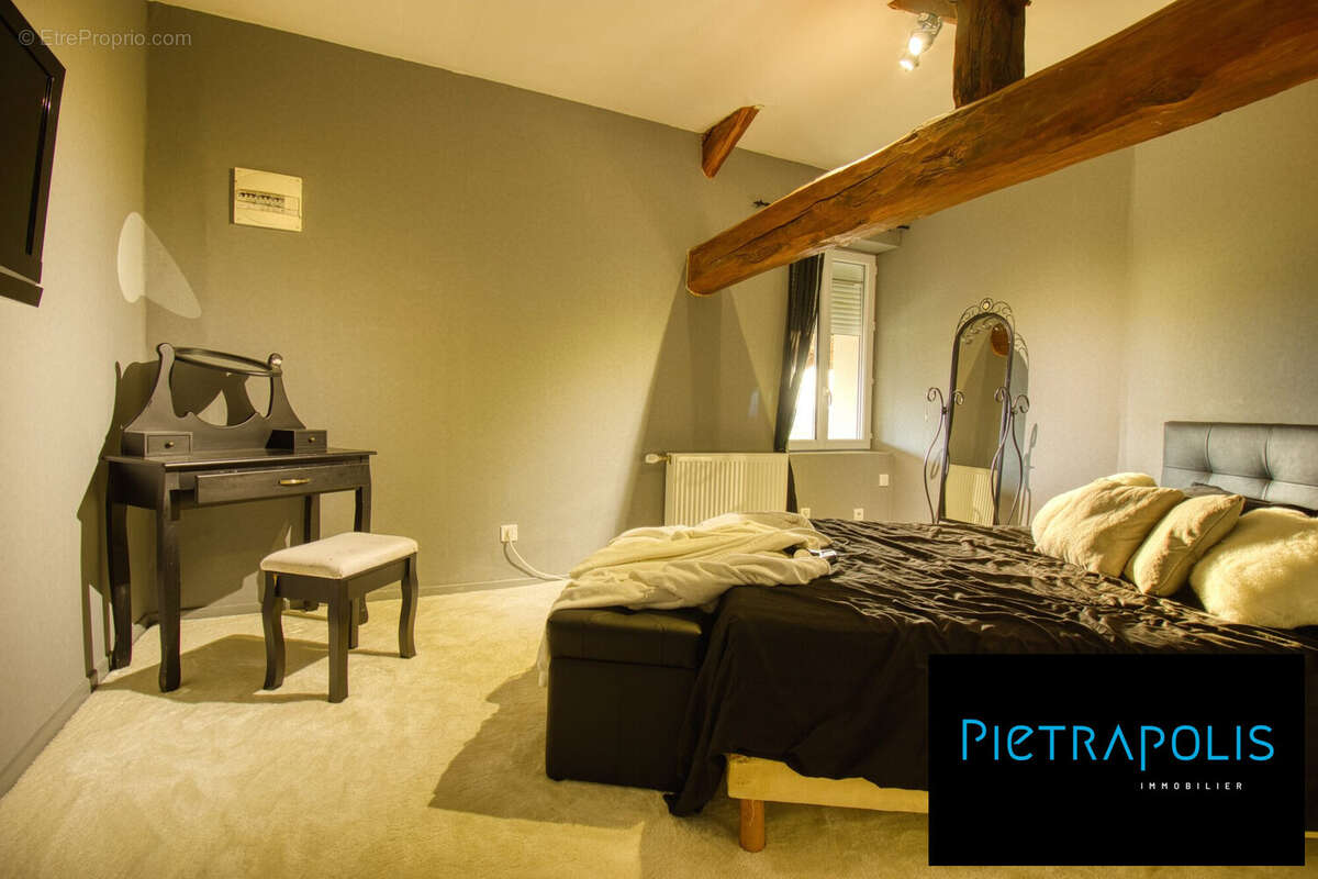 Maison à CRUZILLES-LES-MEPILLAT