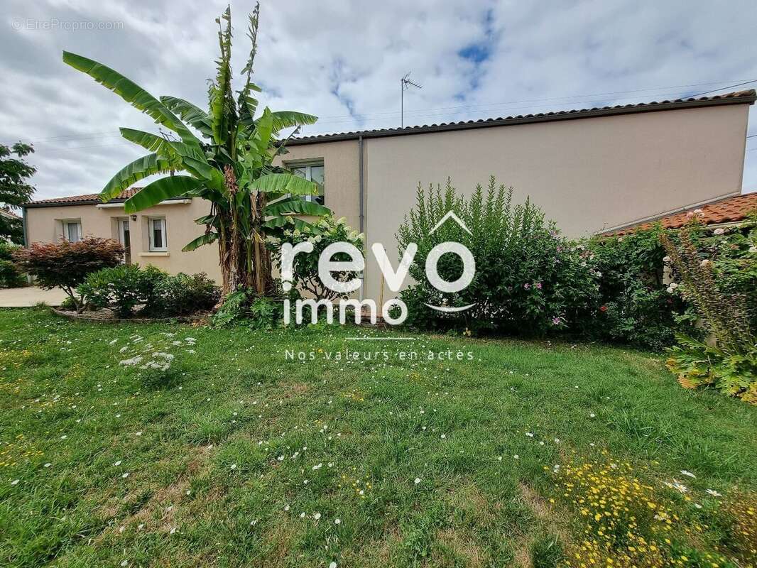 Maison à LE PUISET-DORE