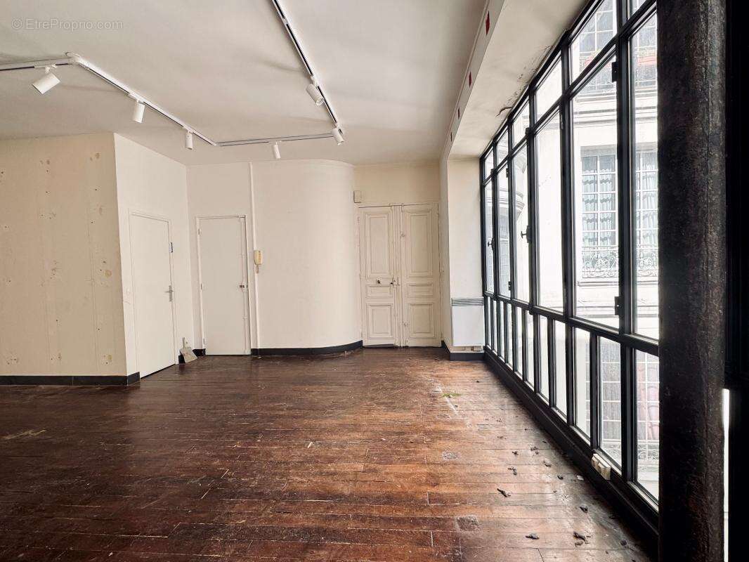 Commerce à PARIS-1E