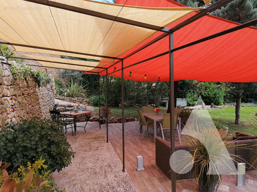 Maison à ENTRECASTEAUX