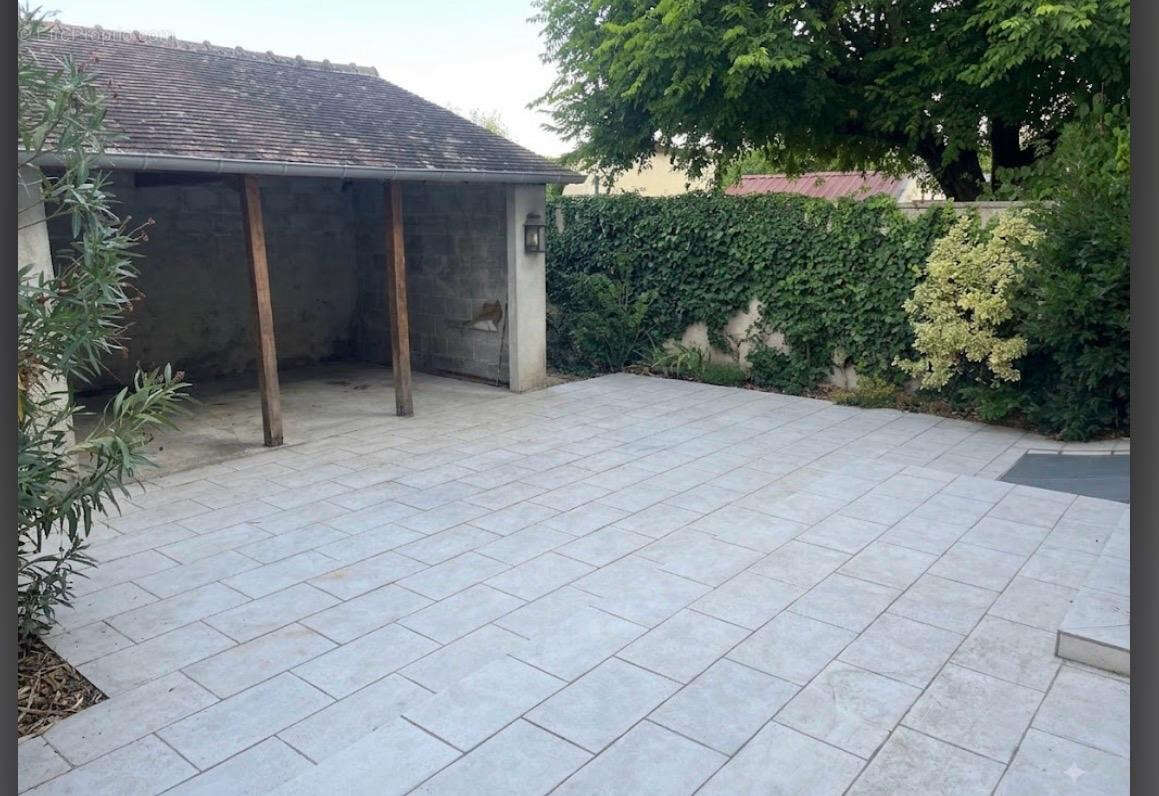 NEVERS, proche des lycées et centre ville, maison de ville de 120 m² avec grande terrasse - photo 5