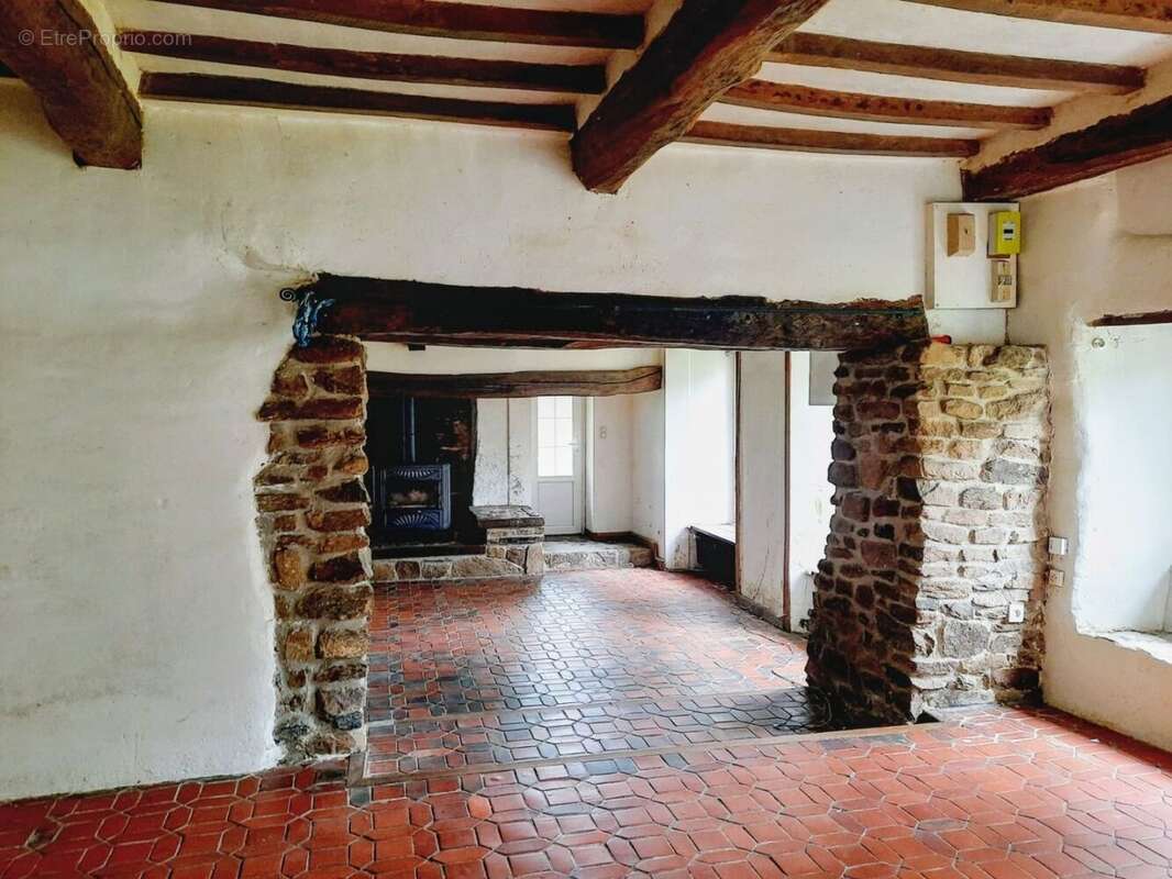 Maison à HAUTEVILLE-LA-GUICHARD