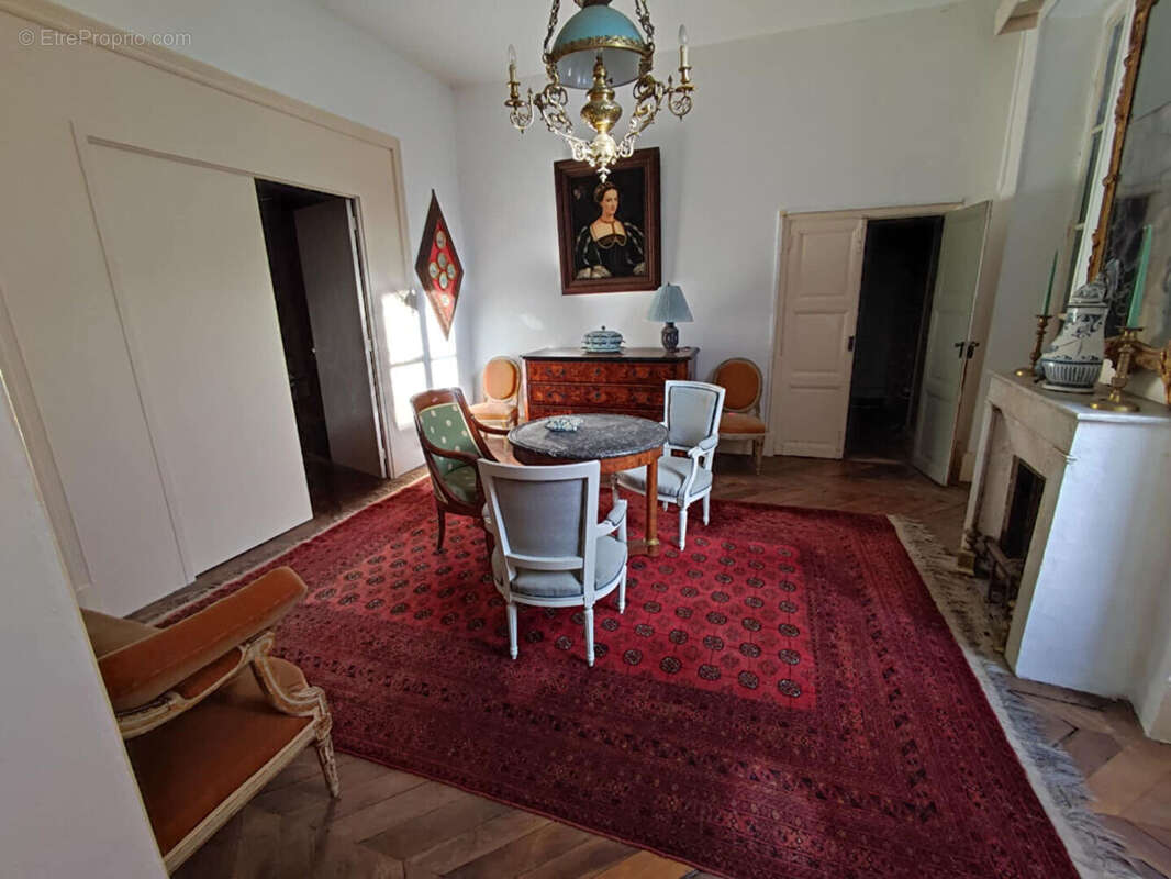 Maison à VIC-LE-COMTE