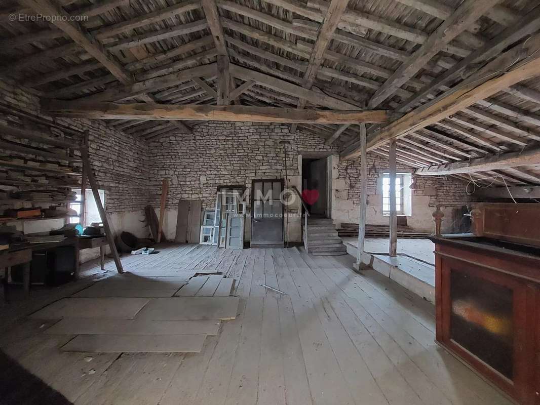 Maison à SAINTE-NEOMAYE