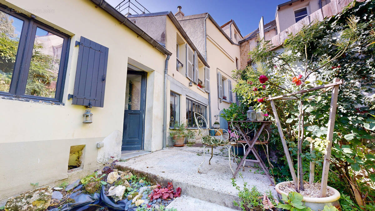 Maison à NEAUPHLE-LE-CHATEAU