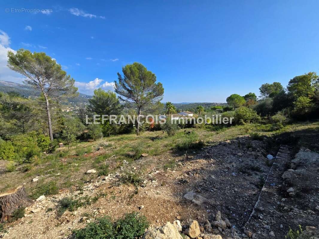 Terrain à PEYMEINADE