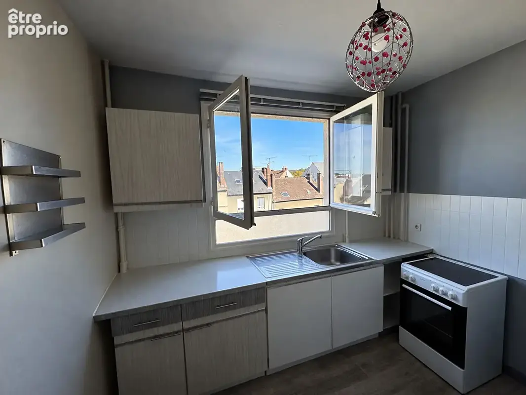 T4 de 78 m² avec double séjour : de l'espace, un box et une cave ! - photo 5