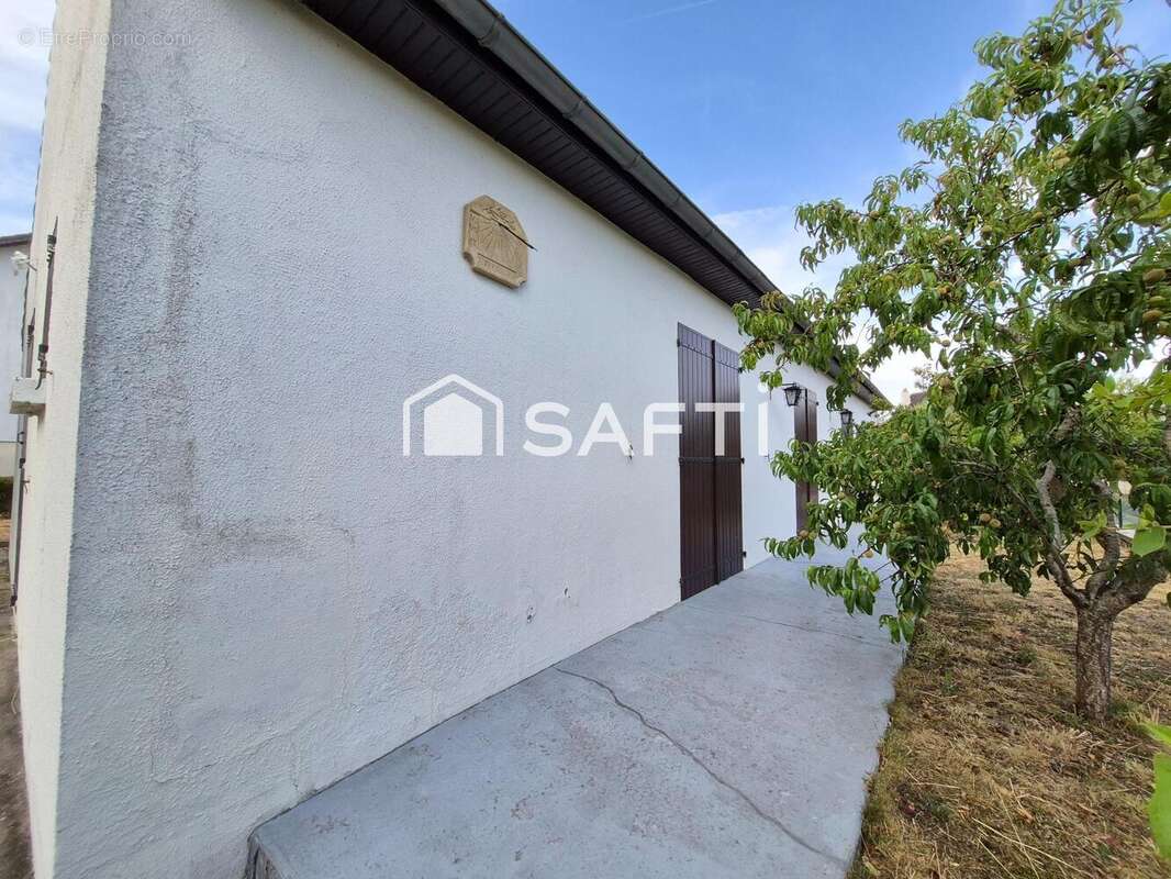 Maison 90 m² à Descartes  - photo 7