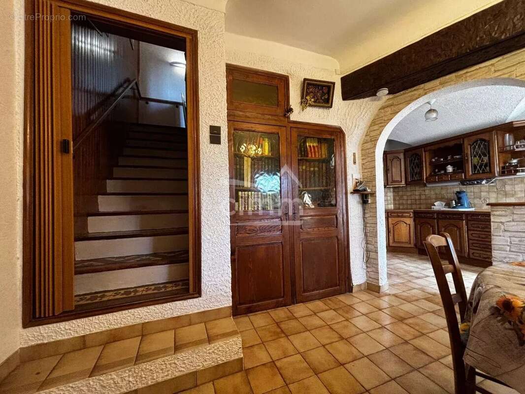 Maison à LARAGNE-MONTEGLIN