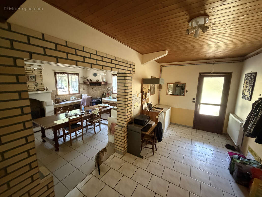 Maison à LA ROCHE-CHALAIS