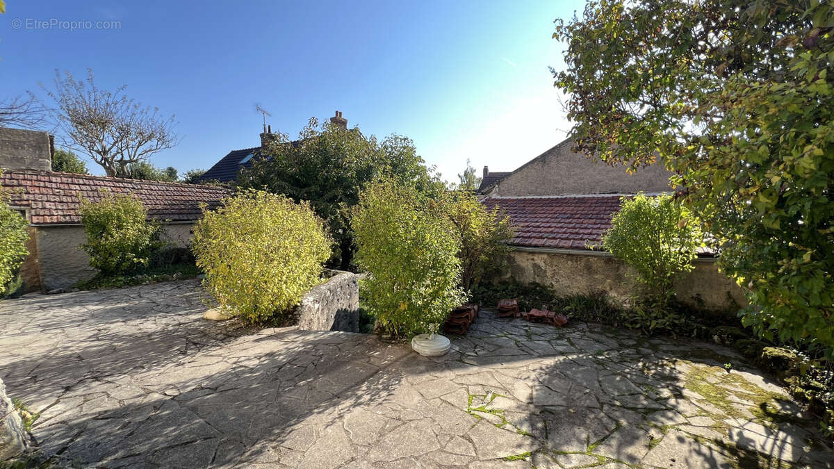 Maison à NEAUPHLE-LE-VIEUX