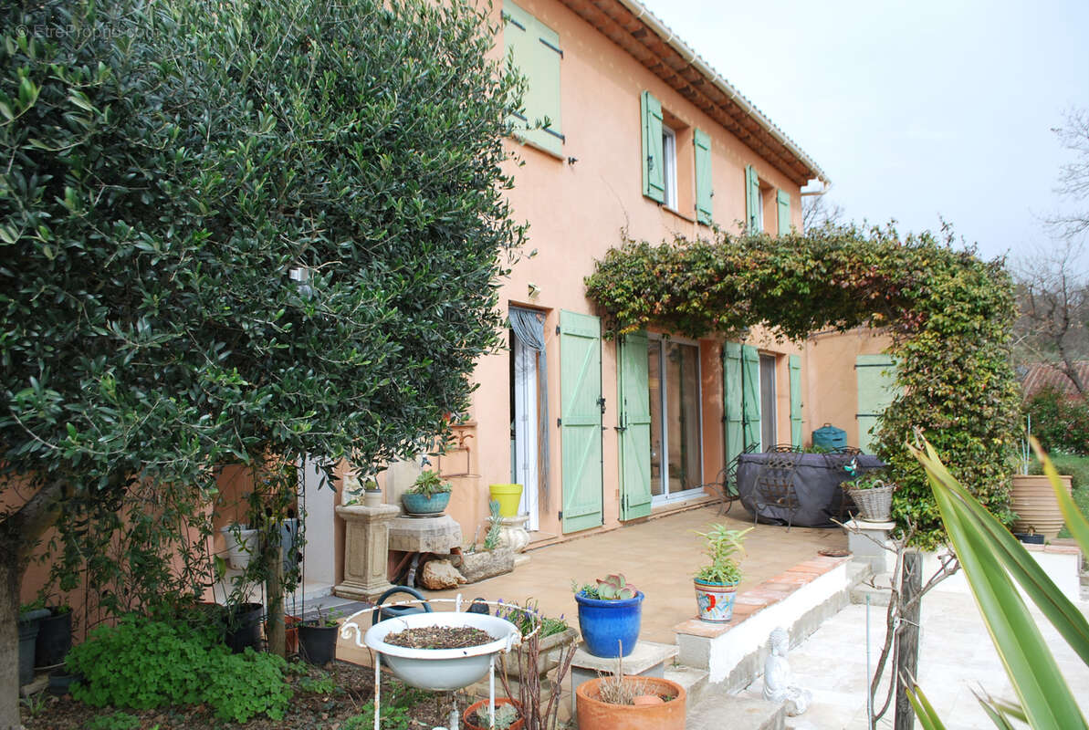 Maison à VILLECROZE