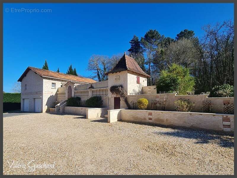 Maison à SAINT-GERMAIN-DU-SALEMBRE