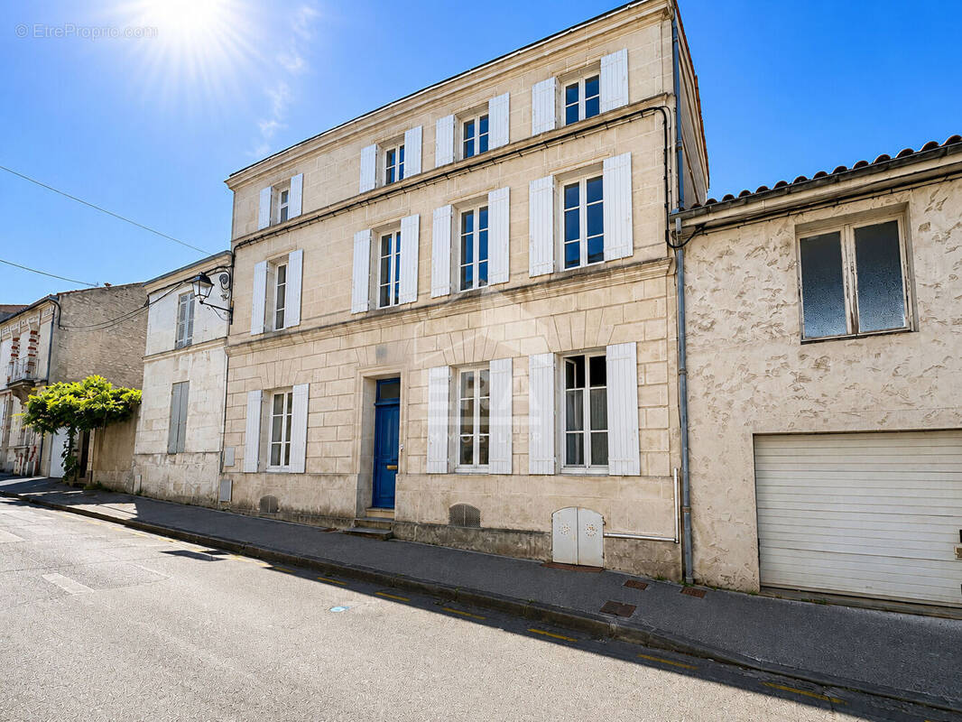 Maison à SAINTES