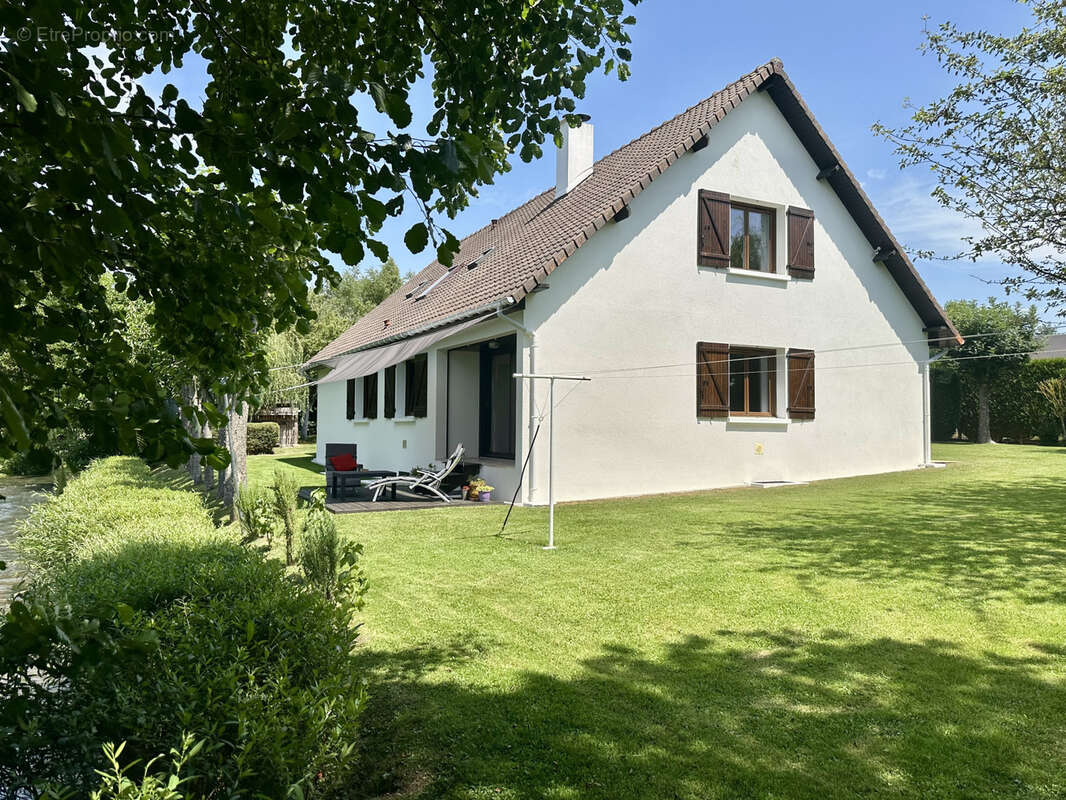 Belle maison familiale de 185 m2   Un véritable havre de paix en bord de rivière - photo 25