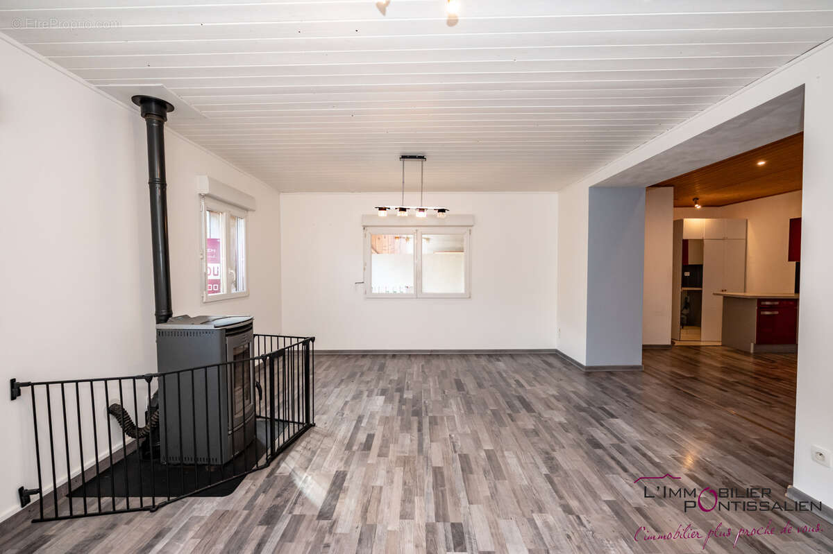 Appartement à LABERGEMENT-SAINTE-MARIE