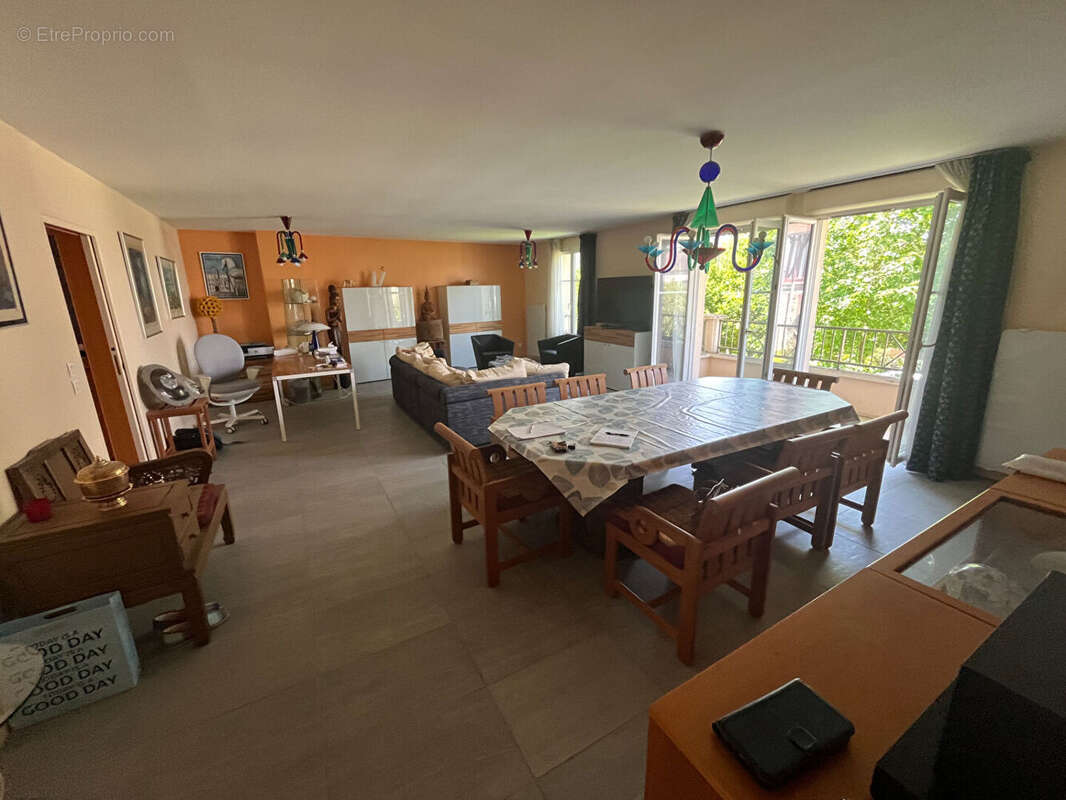 Rare à la vente 5 pièces 160 m² au calme traversant 2 balcons - photo 2