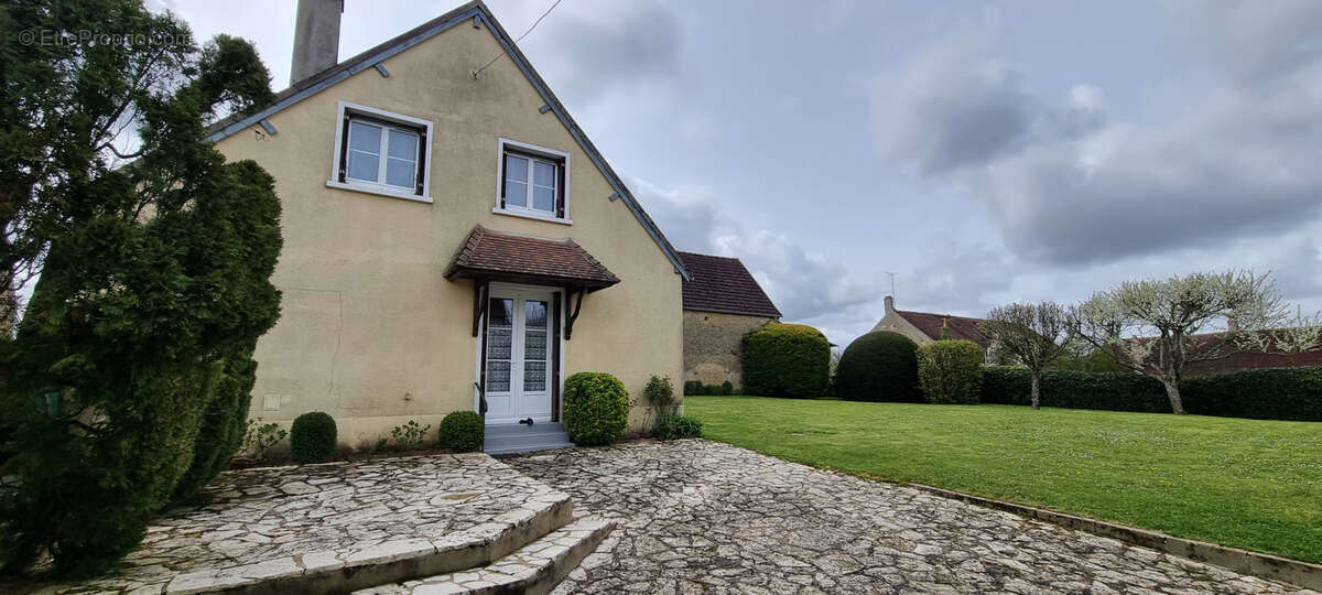 Maison à CHAMPLEMY