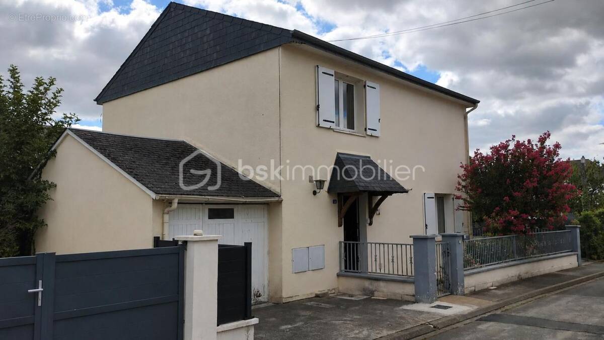 Maison de 110 m² à Nazelles-Négron - photo 1