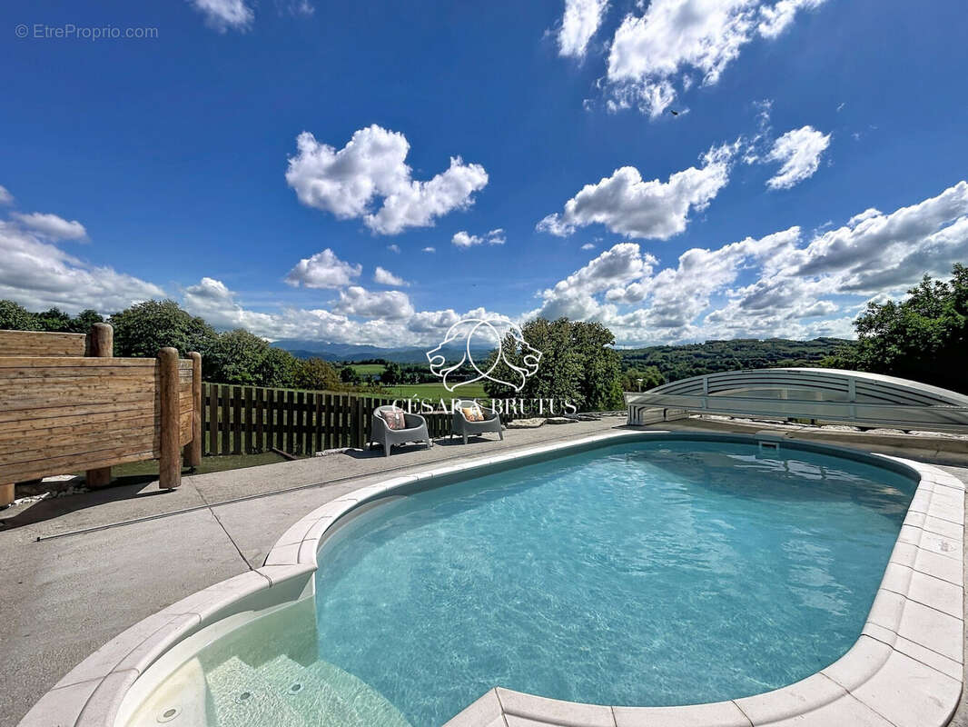 Piscine - Maison à BELMONT-TRAMONET