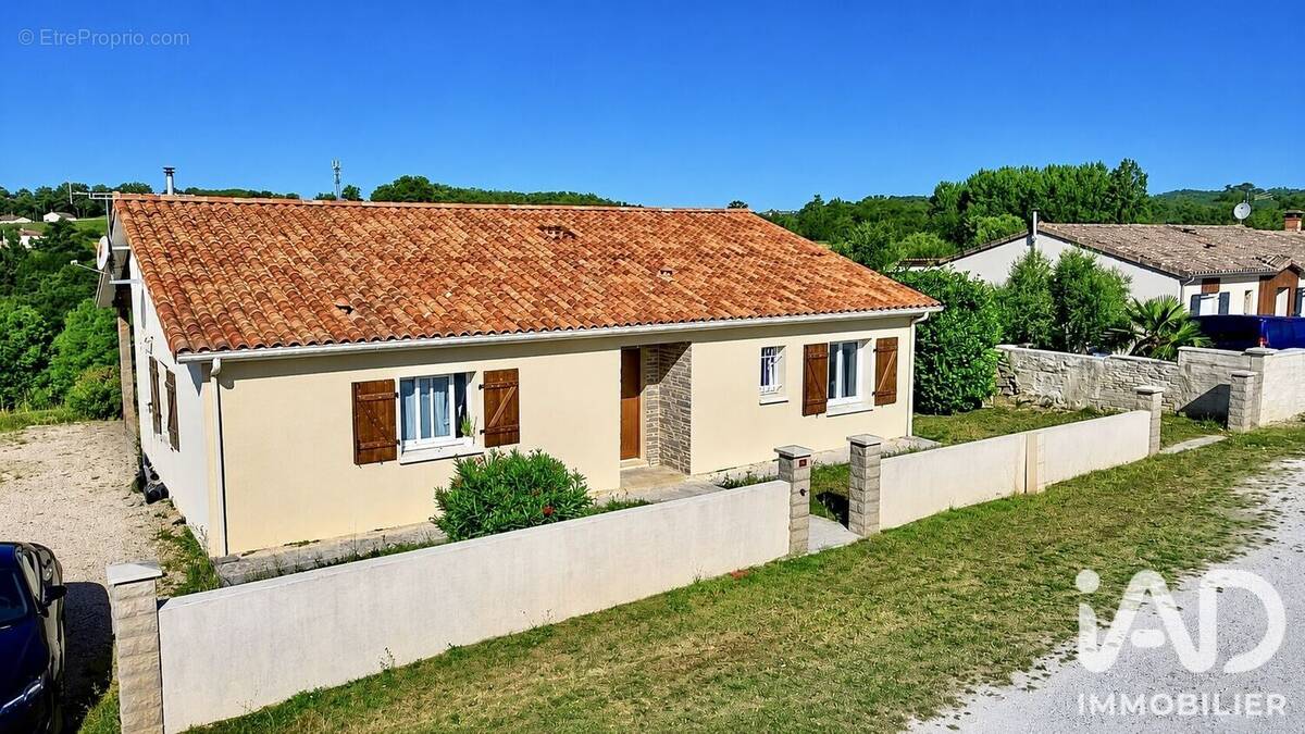Photo 1 - Maison à CHAMPMILLON