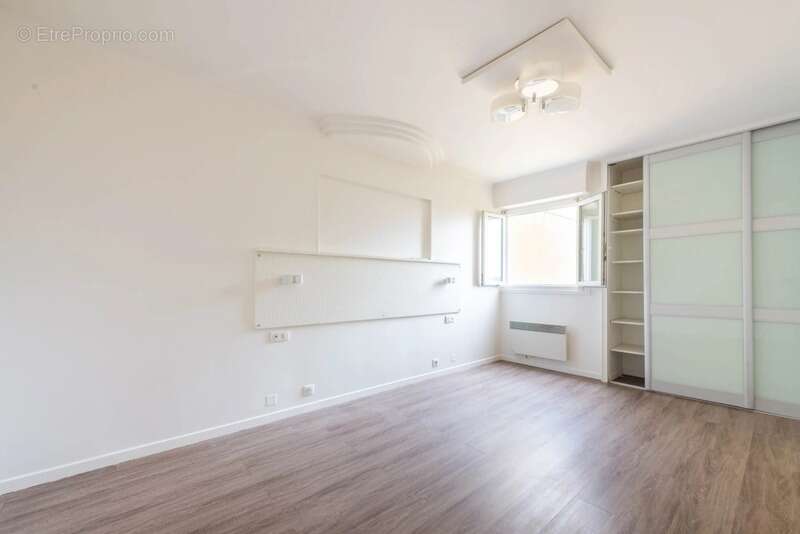 Appartement à EZANVILLE