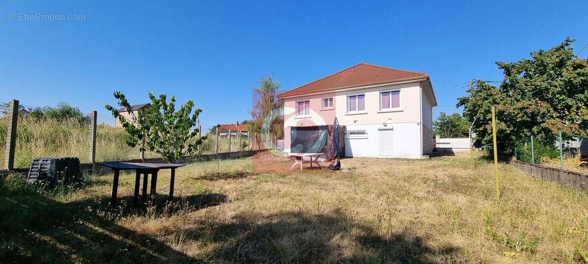 Maison à COULANGES-LES-NEVERS