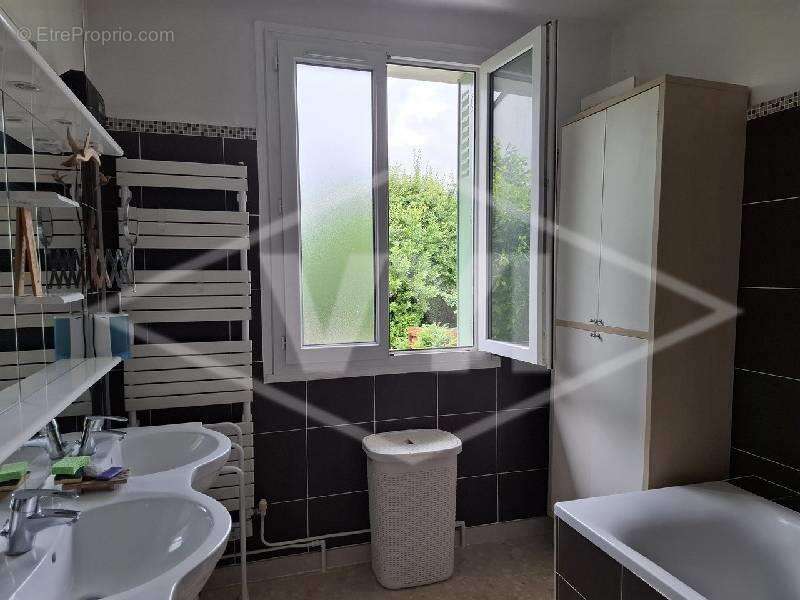 Maison à COMBS-LA-VILLE