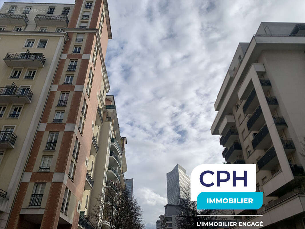 Appartement à COURBEVOIE