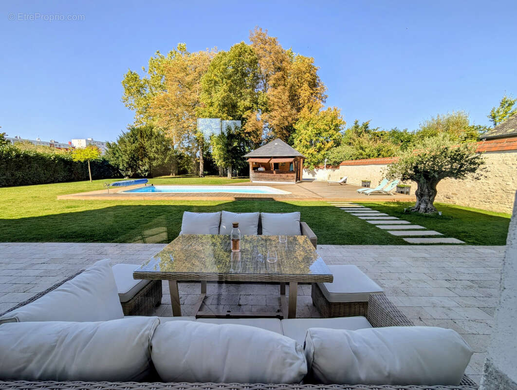 Maison à SAINT-JEAN-DE-BRAYE