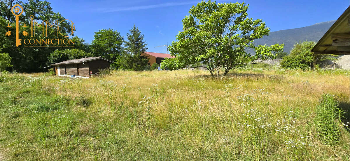 Terrain à SERRIERES-EN-CHAUTAGNE