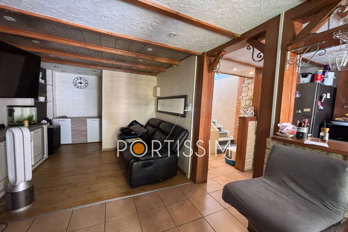 Maison 76 m² à Saint-Laurent-Du-Var  - photo 4