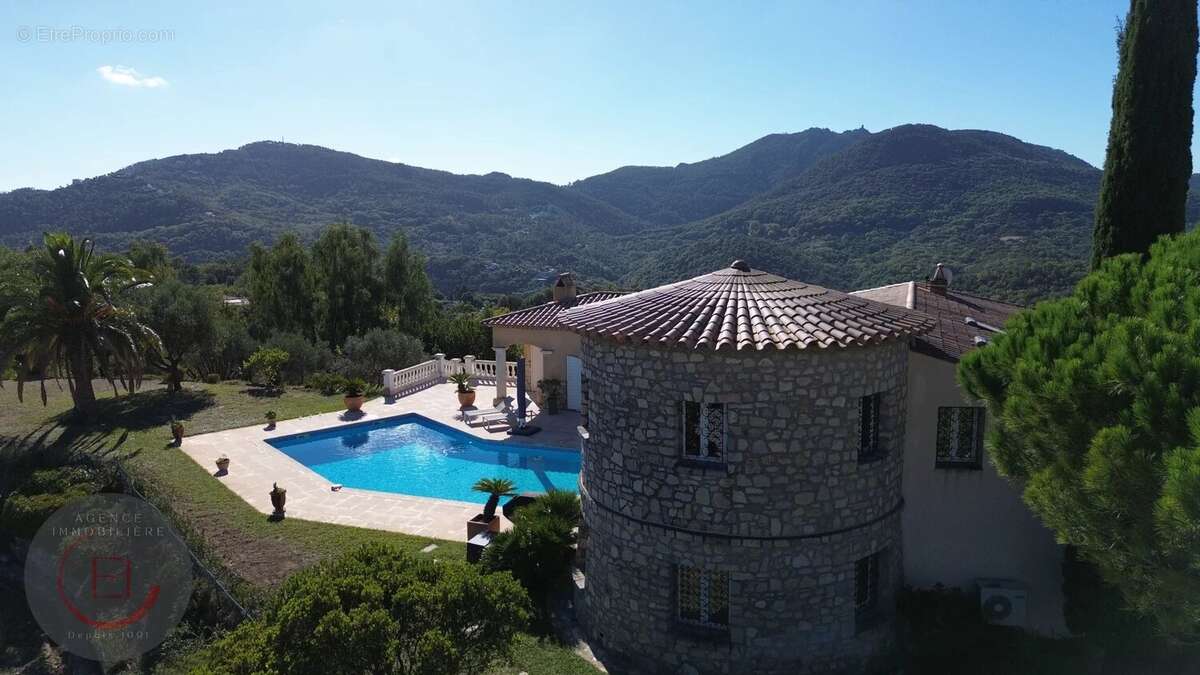 Maison à LES ADRETS-DE-L'ESTEREL