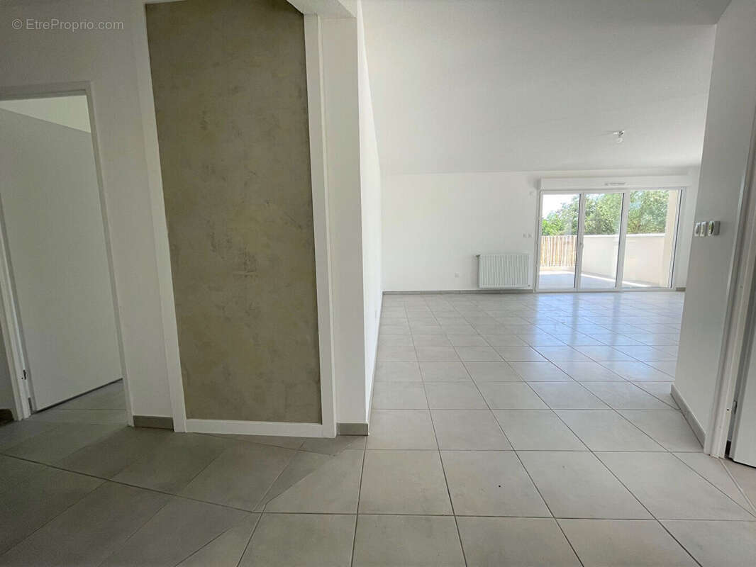 Appartement à BEAUZELLE