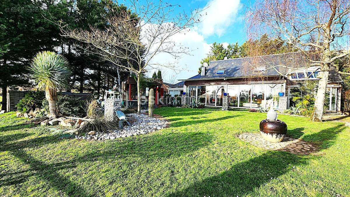 Maison à SOULAIRE-ET-BOURG