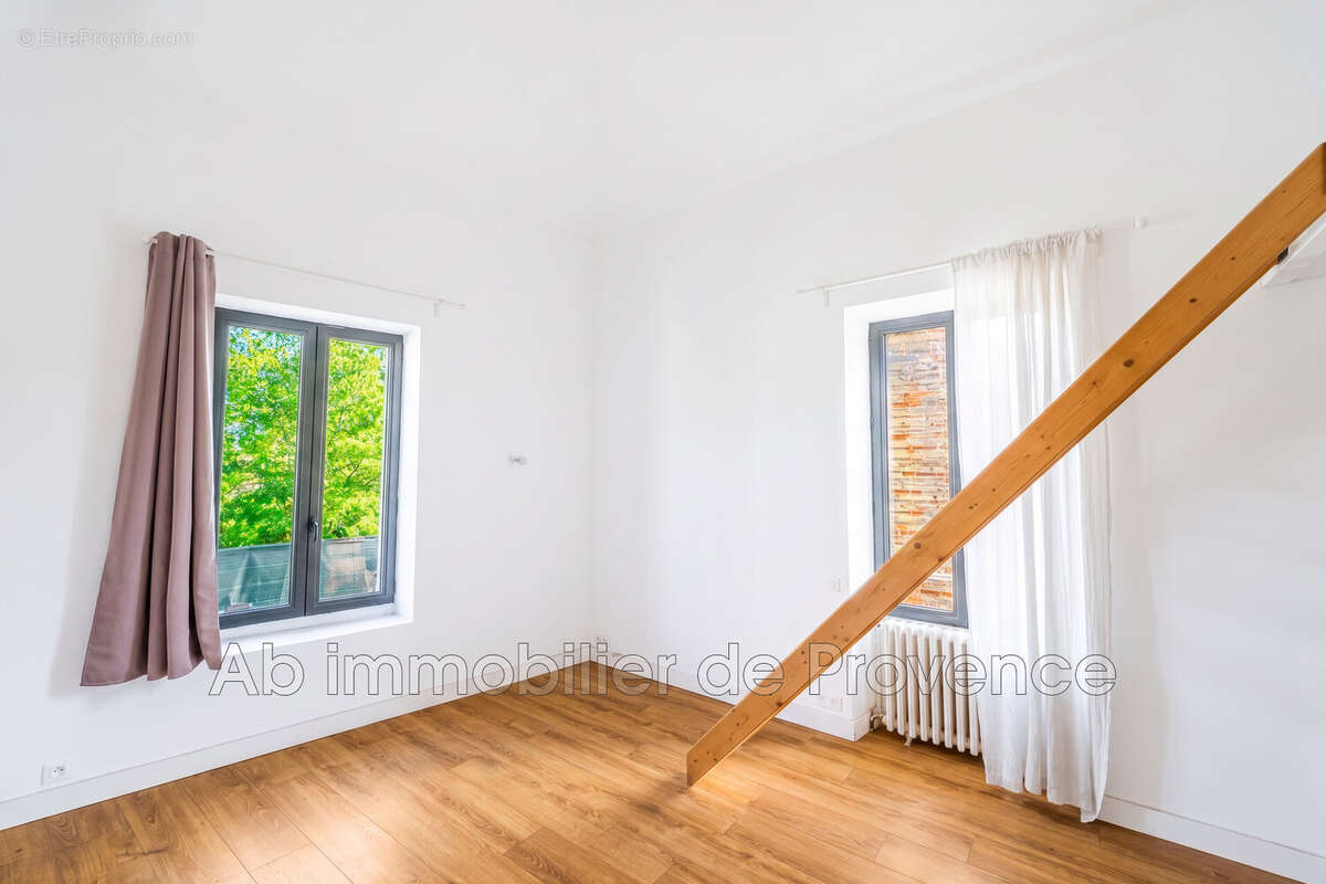 Maison 273 m² à Lauris  - photo 9