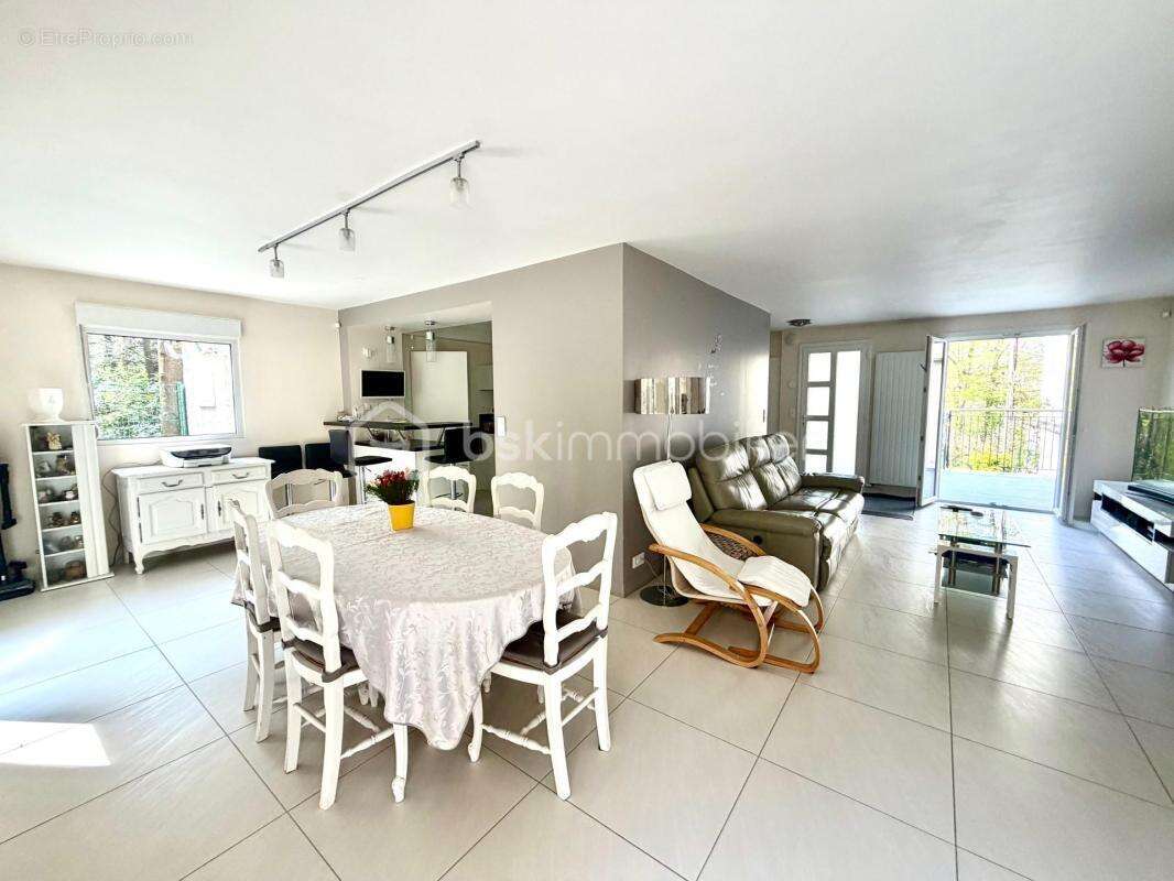 Maison à BURES-SUR-YVETTE