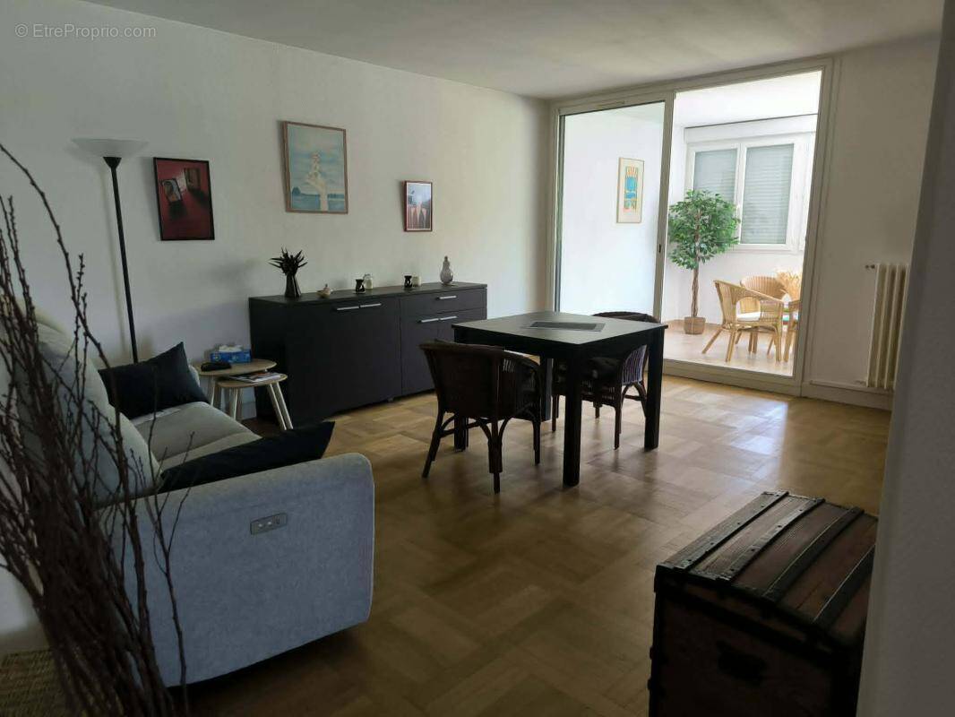 Appartement à BAGNOLS-SUR-CEZE