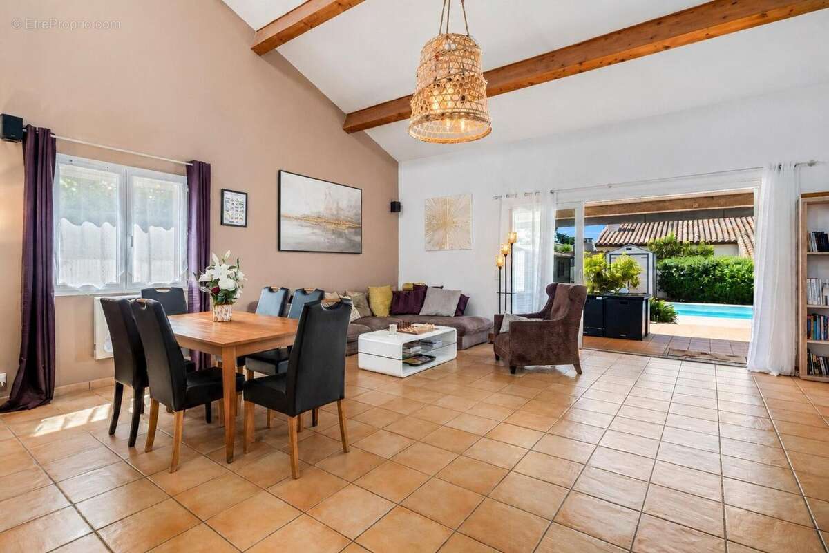 Maison 165 m² à Sainte-Marie  - photo 3