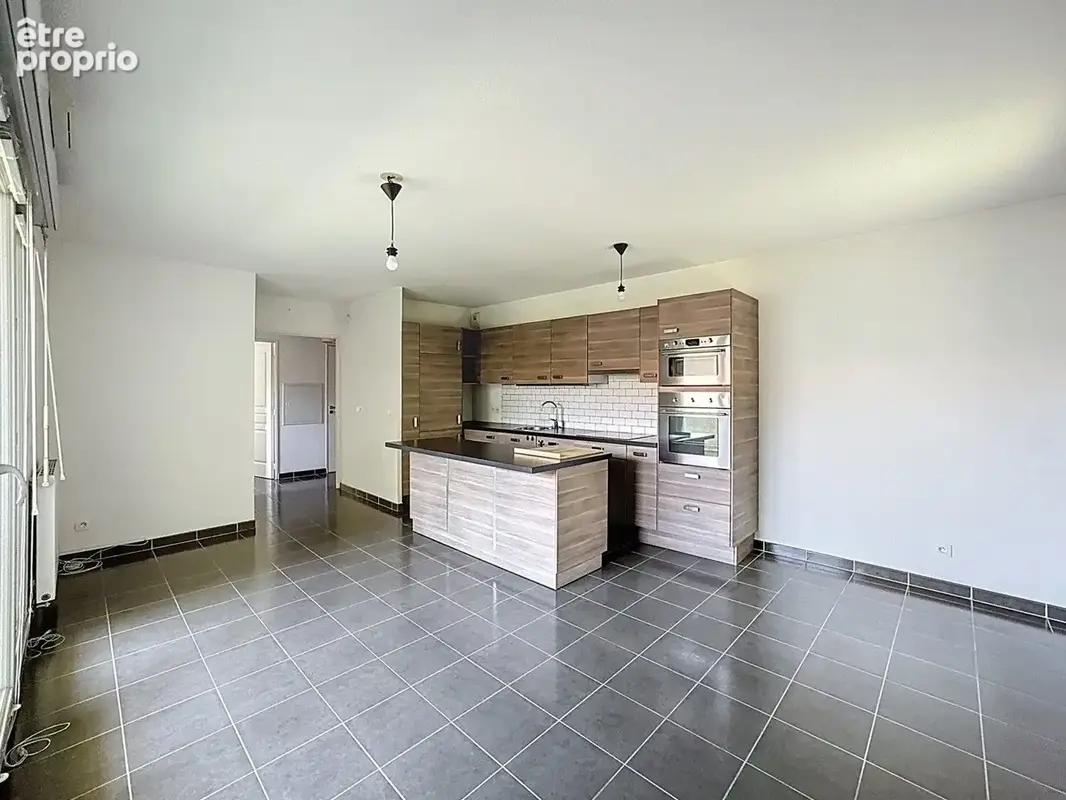 Appartement T3 lumineux avec terrasse et parking en sous-sol ? À proximité du centre-village - photo 3