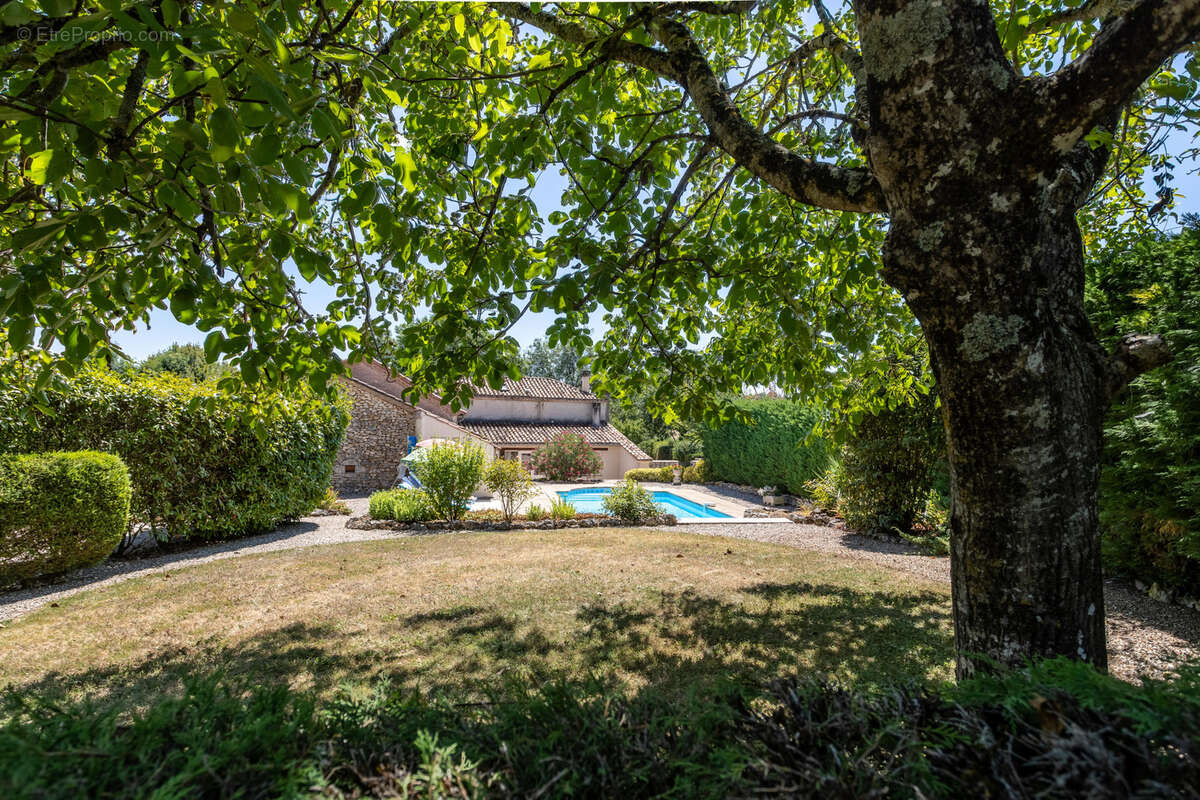 Maison à MONTAIGU-DE-QUERCY