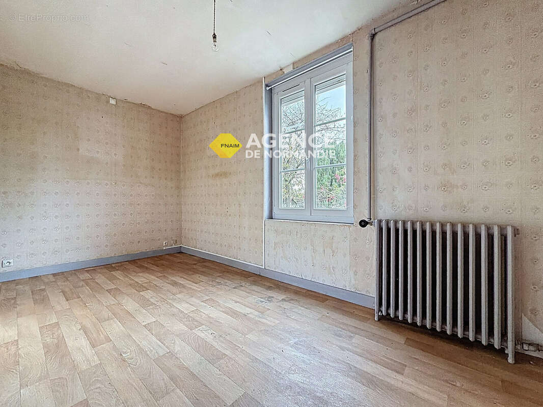 Maison à MONTREUIL-L'ARGILLE